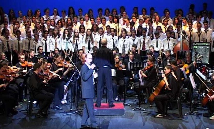 à 1 ou 2 voix + orchestre réduit