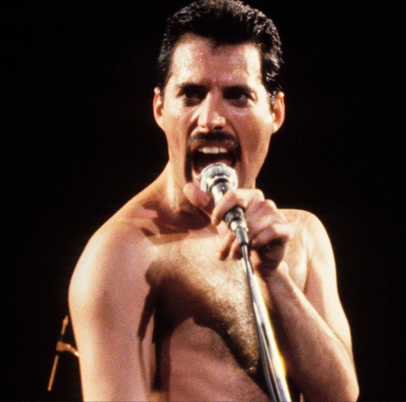 Screenshot "Don't Stop Me Now" comédie musicale We Will Rock You (orchestre et chant)